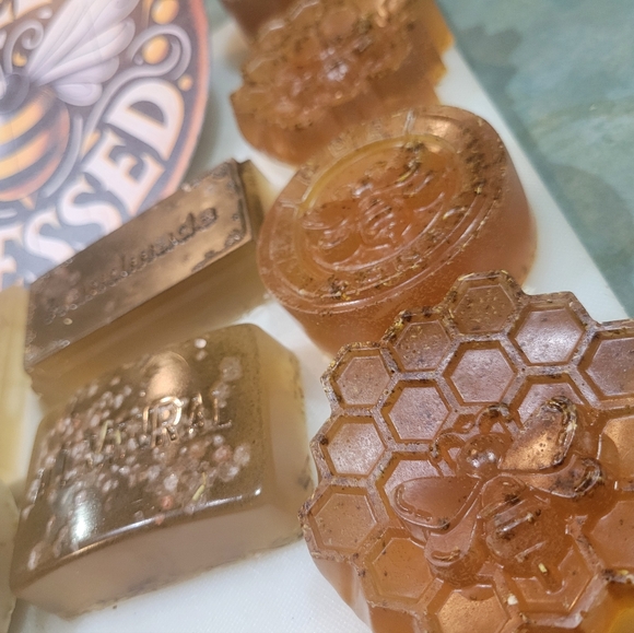 Wildcrafted-Botanical- Roman Chamomile• Honey•Vanilla Bean Soap- 5pc Spa Basket - Picture 3 of 6